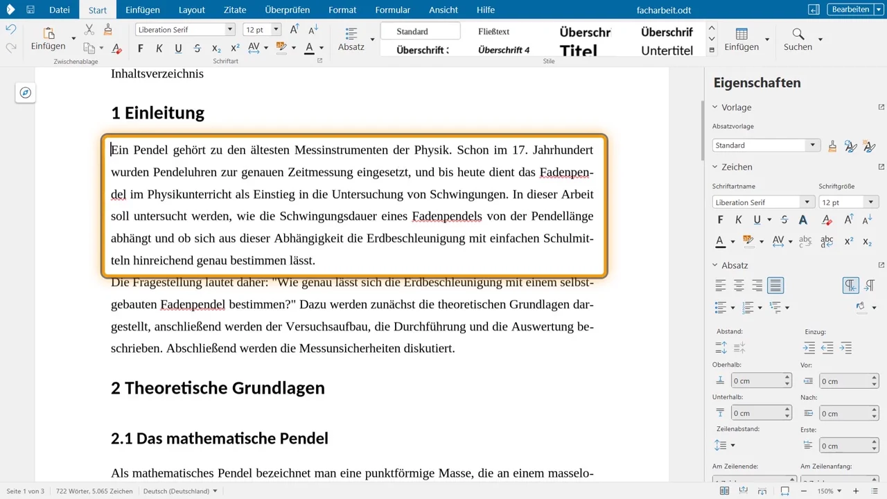 Mit Silbentrennung werden lange Wörter am Zeilenende getrennt, die Lücken im Blocksatz werden kleiner.